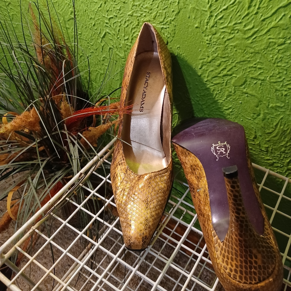 Stacy Adam's Woman's shoes, size 11 M, genuine snake skin